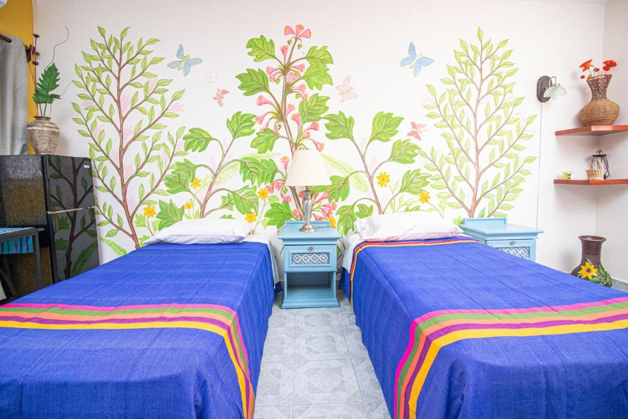 Hotel La Casa Del Almendro à Playa del Carmen Extérieur photo